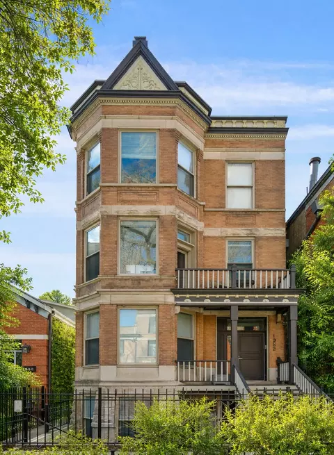 1952 N Seminary Ave #1F, Chicago, IL 60614