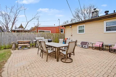 1403 S Robert Dr, Mount Prospect, IL 60056 photo 3