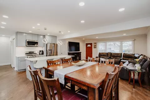 1403 S Robert Dr, Mount Prospect, IL 60056 photo 9
