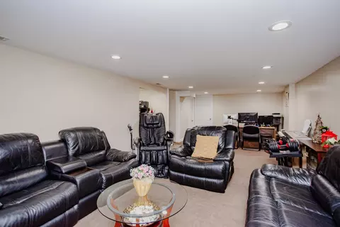 1403 S Robert Dr, Mount Prospect, IL 60056 photo 24
