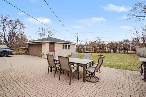 1403 S Robert Dr, Mount Prospect, IL 60056 photo 4