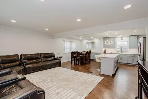 1403 S Robert Dr, Mount Prospect, IL 60056 photo 6