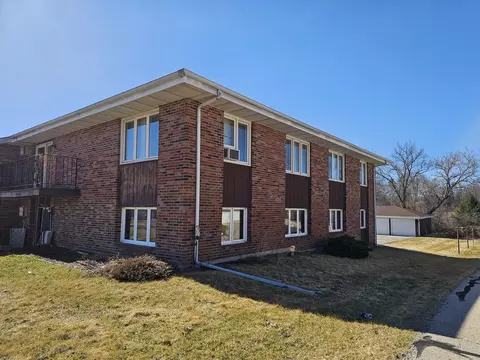 1768 S Hance Dr #8, Freeport, IL 61032 photo 2