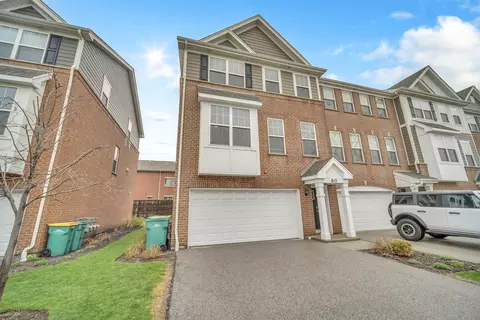 Exterior - 60 Grey Wolf Dr, Wheeling, IL 60090 photo 2 of 4