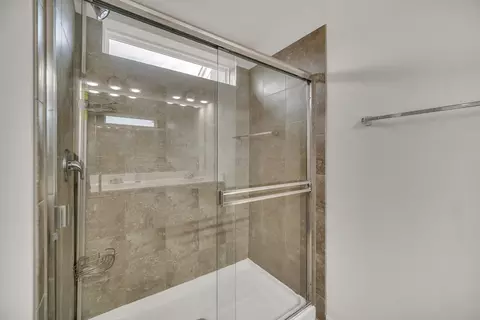 Bath - 60 Grey Wolf Dr, Wheeling, IL 60090 photo 4 of 4