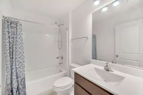 Bath - 60 Grey Wolf Dr, Wheeling, IL 60090 photo 2 of 4