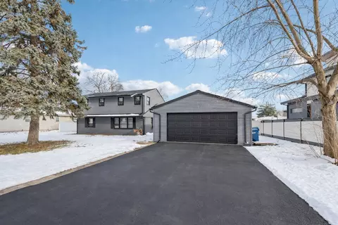 4 N327 7th Ave, Addison, IL 60101