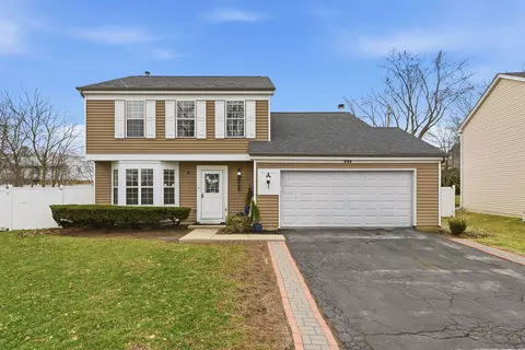 348 Richard Ct, Vernon Hills, IL 60061
