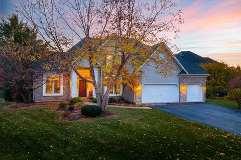 130 Alderwood Ln, Aurora, IL 60504