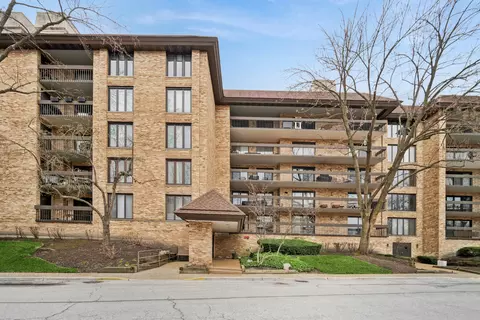 1671 Mission Hills Rd #206, Northbrook, IL 60062