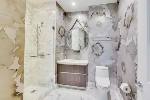 Bath - 363 E Wacker Dr #2108, Chicago, IL 60601 photo 5 of 6
