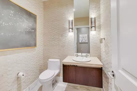 Bath - 363 E Wacker Dr #2108, Chicago, IL 60601 photo 1 of 6