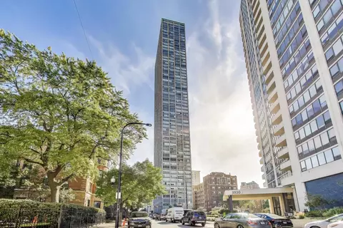 655 W Irving Park Rd #2302, Chicago, IL 60613