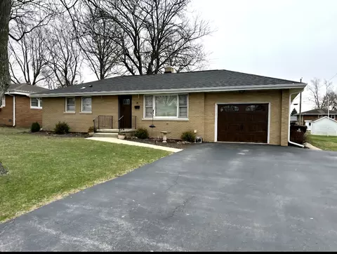 614 Country Ln, Beecher, IL 60401