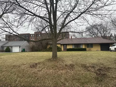 6526 Howard Ave, Indian Head Park, IL 60525