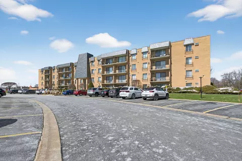 931 W Arquilla Dr #415, Glenwood, IL 60425