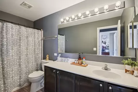 Bath - 6427 Midleton Ln, Mchenry, IL 60050 photo 4 of 4