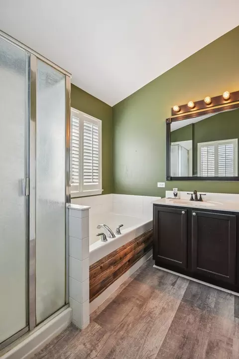 Bath - 6427 Midleton Ln, Mchenry, IL 60050 photo 3 of 4