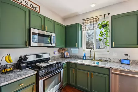 Kitchen - 6427 Midleton Ln, Mchenry, IL 60050 photo 3 of 3