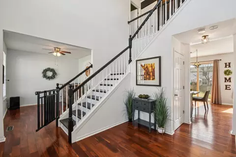 Entry Way - 6427 Midleton Ln, Mchenry, IL 60050 photo 2 of 2