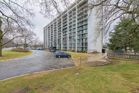 2015 S Finley Rd #801, Lombard, IL 60148