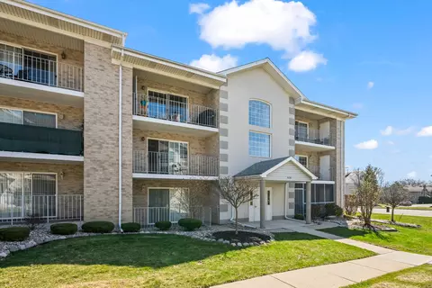 9130 W 95th St #3B, Hickory Hills, IL 60457