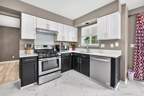 Kitchen - 14053 S Lakeridge Dr, Plainfield, IL 60544 photo 1 of 3