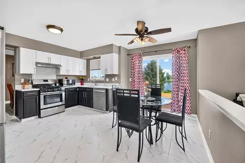 Kitchen - 14053 S Lakeridge Dr, Plainfield, IL 60544 photo 2 of 3