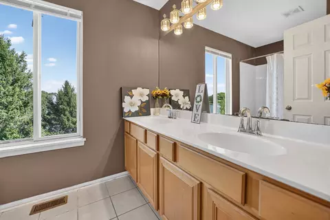 Bath - 14053 S Lakeridge Dr, Plainfield, IL 60544 photo 1 of 5