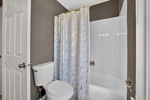 Bath - 14053 S Lakeridge Dr, Plainfield, IL 60544 photo 2 of 5