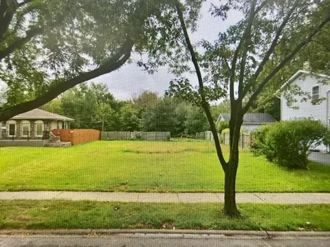 215 W Lake Park Dr, Addison, IL 60101