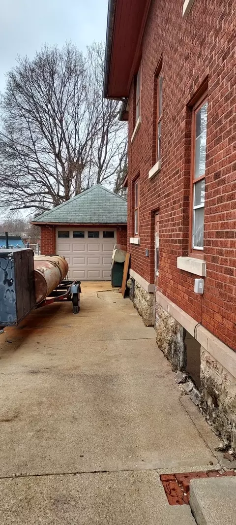 1231 S Float Ave, Freeport, IL 61032 photo 5