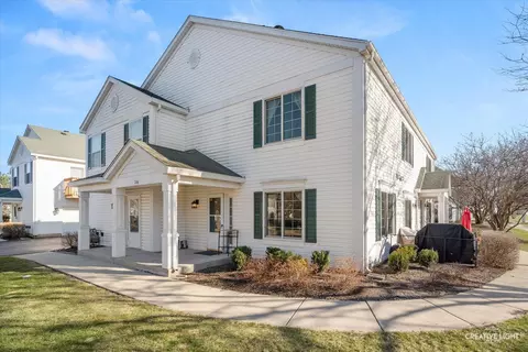 746 Fieldcrest Dr #B, South Elgin, IL 60177