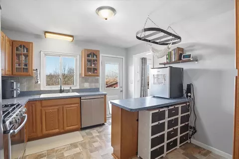 Kitchen - 394 Northgate Rd, Lindenhurst, IL 60046 photo 1 of 3