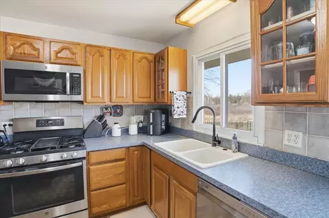 Kitchen - 394 Northgate Rd, Lindenhurst, IL 60046 photo 3 of 3