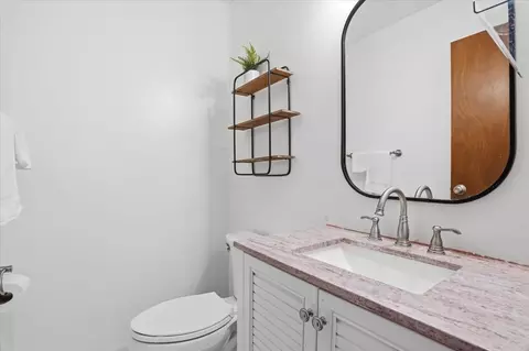 Bath - 394 Northgate Rd, Lindenhurst, IL 60046 photo 1 of 3