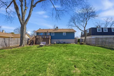 Exterior - 394 Northgate Rd, Lindenhurst, IL 60046 photo 6 of 6