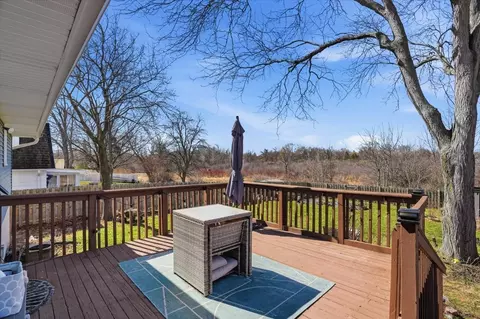 Exterior - 394 Northgate Rd, Lindenhurst, IL 60046 photo 4 of 6