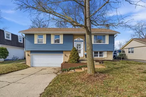 Exterior - 394 Northgate Rd, Lindenhurst, IL 60046 photo 2 of 6