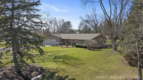 4 N752 Brookside West Dr, Saint Charles, IL 60175