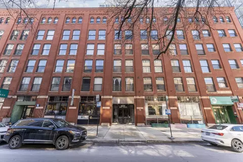 225 W Huron St #420, Chicago, IL 60654