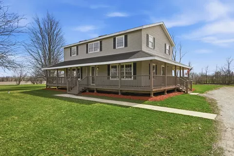 10954 E 9000n Rd, Grant Park, IL 60940