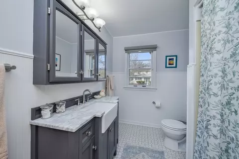 Bath - 1031 N Spring St, Elgin, IL 60120 photo 1 of 3
