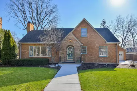 1031 N Spring St, Elgin, IL 60120