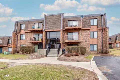 631 Derry Ct #1B, Schaumburg, IL 60193