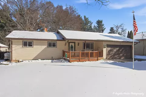 5218 Parkview Dr, Mccullom Lake, IL 60050