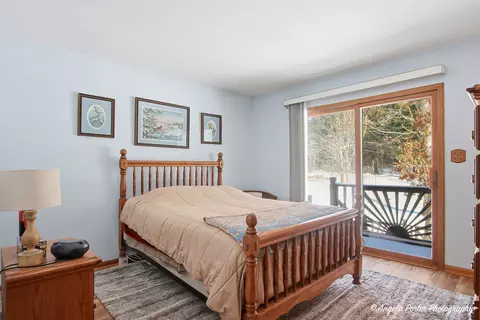Bedroom - 5218 Parkview Dr, Mccullom Lake, IL 60050 photo 3 of 4
