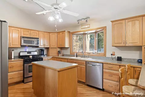 Kitchen - 5218 Parkview Dr, Mccullom Lake, IL 60050 photo 1 of 4