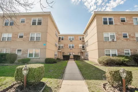 4629 Main St #3A, Skokie, IL 60076