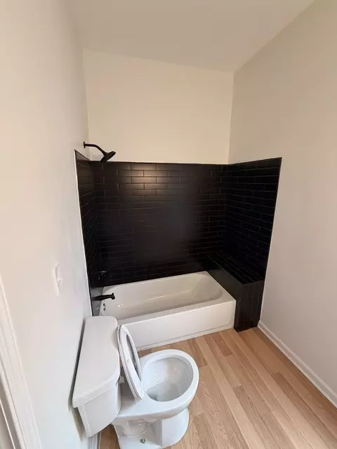 Bath - 7418 S Normal Ave, Chicago, IL 60621 photo 3 of 6